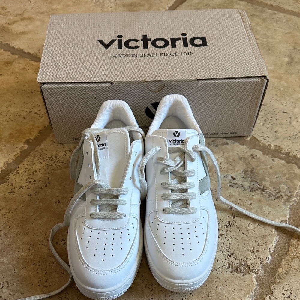 Victoria White Sneakers